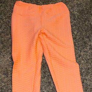 Scrunched butt lifting leggings